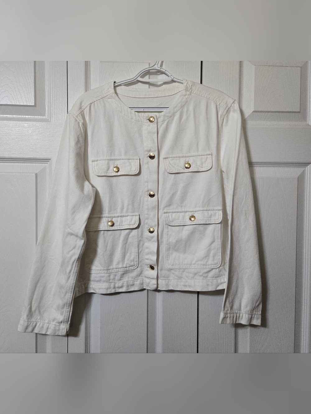 White Denim Jean Jacket w/Pockets, Button Up Closure, Size Large, NEW w/Tag